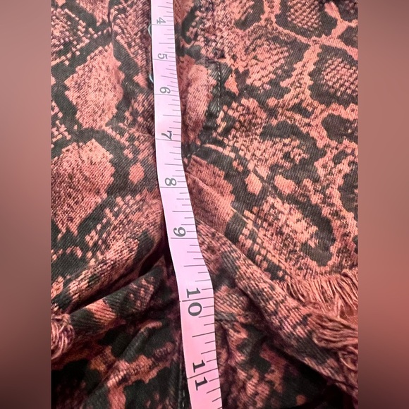 One Teaspoon Bonitas High Waist Denim Shorts Python Snake Print Size 26 AU/ 4 US - Picture 8 of 14